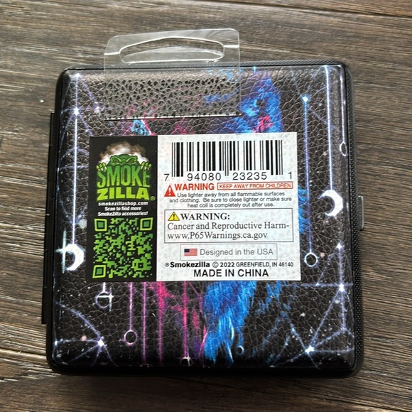 Smokezilla USB Cigarette light/case,push/slide 4 hot coil, “Wolf” logo - Picture 2 of 7